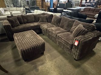 L Shape Sectional. 🚚WE DELIVER🚚