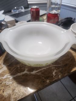 2 vintage mixing bowls