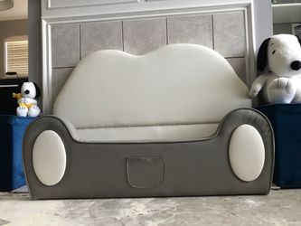 NEW Bed for toddlers.  Cloud bunny