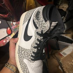 Jordan 1 White  Cement 