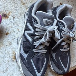 New Balance 9060 3.5 Youth 5-5.5 Women’s