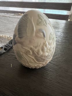Lladro 1993 Limited Edition Egg #6083