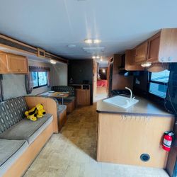 2014 Flyte Travel Trailer: Lightweight Adventure Machine in Mint Condition – Yours for Just $12,000!