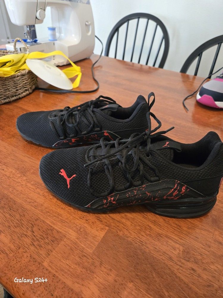 Men's PUMA Axelion City Escape Black High Risk Red sneaker in size 8.5