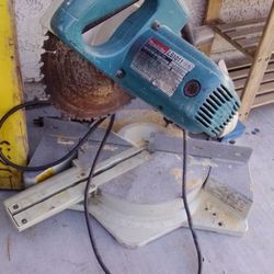 Makita Saw Cutter