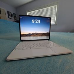 iPad Air M3 + Magic keyboard. 