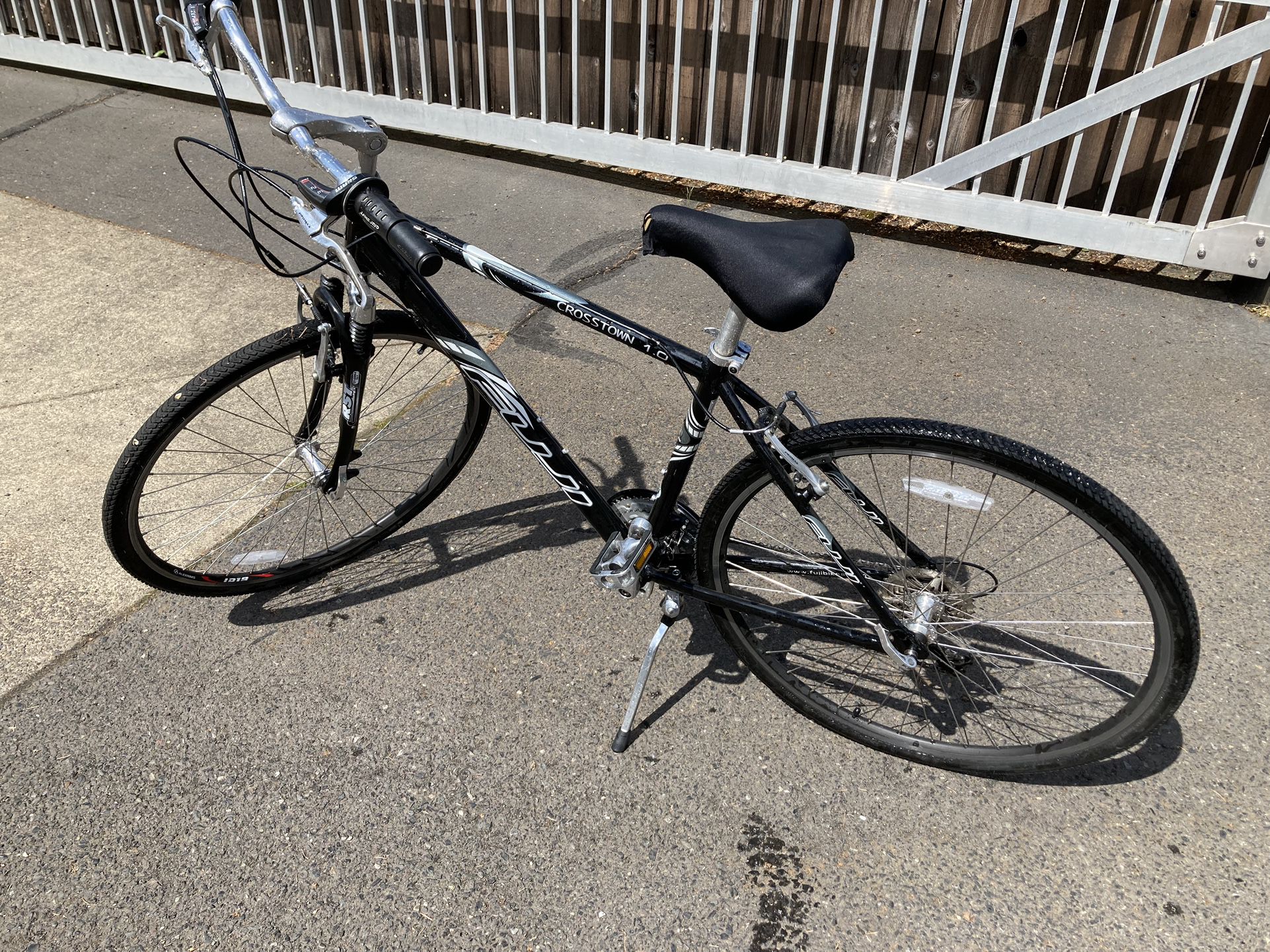 Men’s Fuji Crosstown 1.0 Road Bike