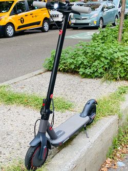 Electric ⚡️ scooter run fast 💨 strong 28mph come with original charger 🔌