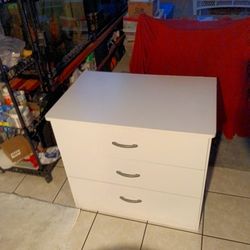 Dresser..3 Drawer..19 1/4" Deep  X 29 3/4 Wide X 27 1/2 Tall..Good Condition!