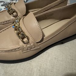Women Loafer Shoes (size 7 1/2)