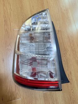 2009 Toyota Prius Driver Side LH Tail Light Assembly (OEM)  V26