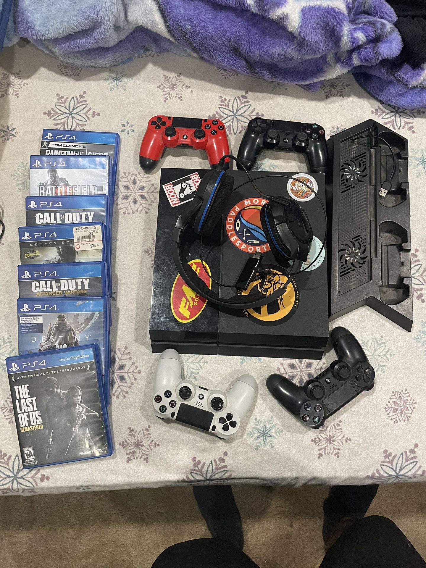 Ps4 And All Accessories 