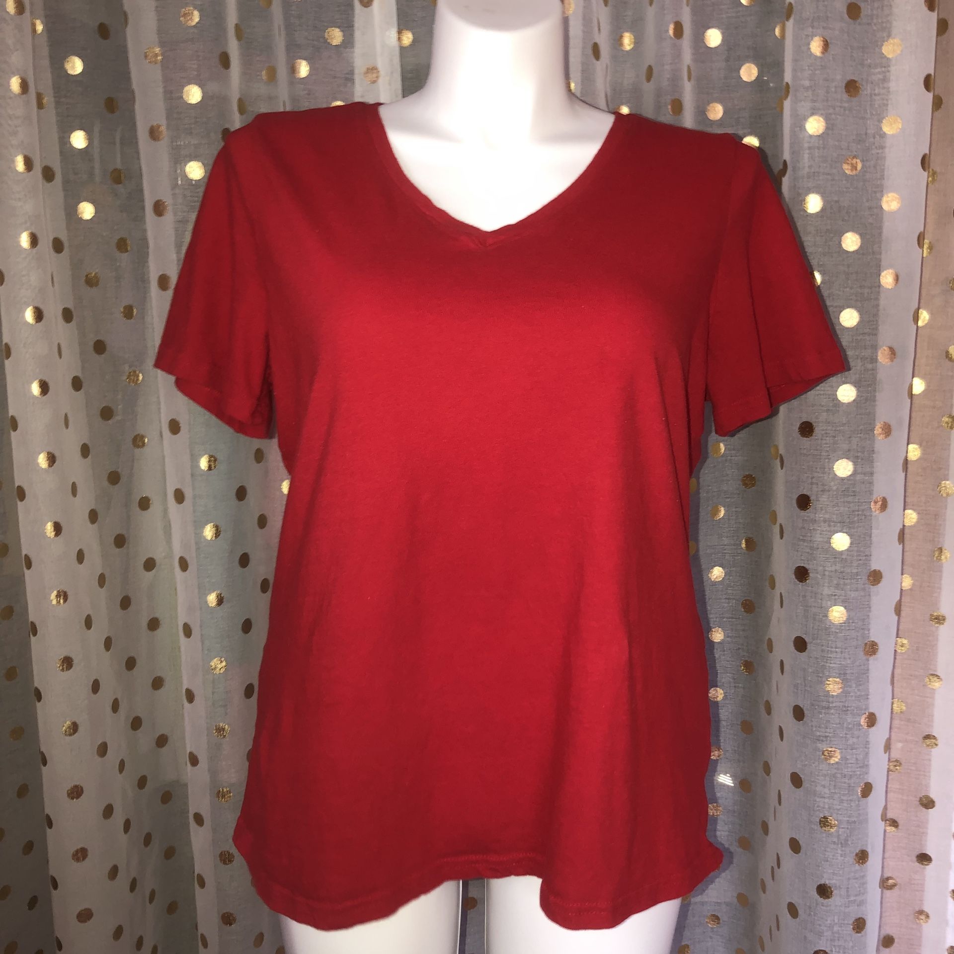 Women’s size 2x soft red v-neck short sleeve shirt