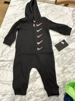 NWT Baby Nike Hooded Outfit Size Newborn, 3 Months Or 6 months