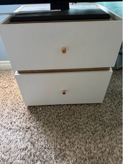 2 Night stands