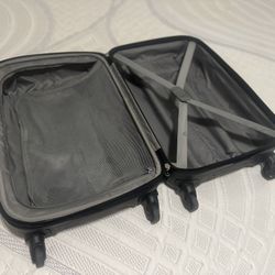 Samsonite Carry On Size Suitcase