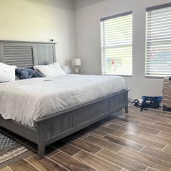 King sz headboard with mattress  Boxspring pick up at Donnaup