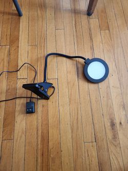 LED mobile lamp has 3 functions, low, medium, high. Lampara Mibible Tiene 3 Funciones, Bajo,medio Y Alto.