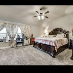 King Size Bedroom Set Bed Chest Of Drawers Two Nightstands And Two Lamps