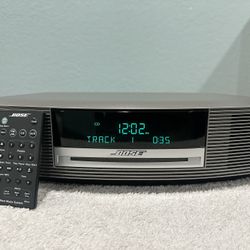 BOSE WAVE MUSIC SYSTEM RADIO/ALARM/CD PLAYER WITH REMOTE