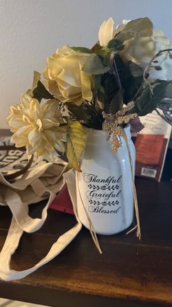 Center piece / flower case