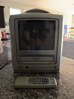 Magnavox MC092DMG01 9" CRT TV VCR Combo Retro Gaming With Remote