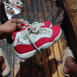 AIR JORDAN RETROS 11 Cherry
