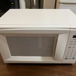 Galaxy Microwave 700 Watts (White)