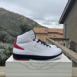 DS (2022) Jordan 2 ‘Chicago’ Size 9