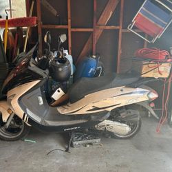 2014 MOTORCYCLE ● Gas Powered Moped