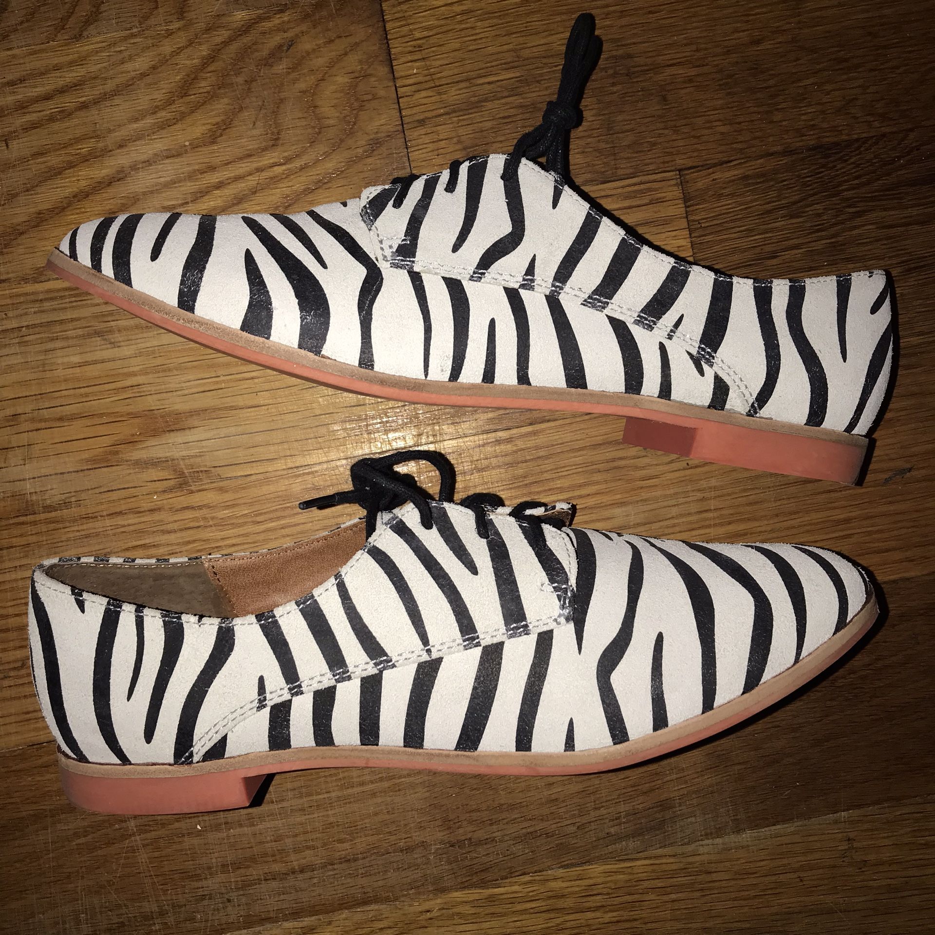 Dolce Vita Striped Zebra Oxford Flats Women Size 9.5 Practically NEW.rare.nike.designer