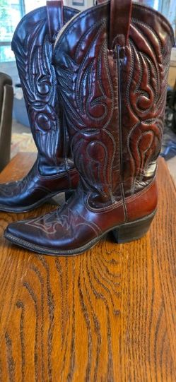 Texas Boot Co
Men's (slightly) square toe boot
Size 8E