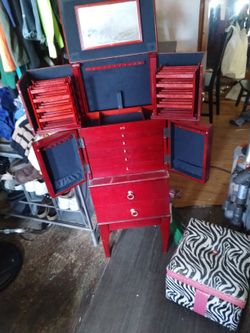 Beautiful  Jewelery Box