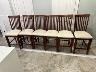 Six Wood Dinnig Chairs Good Conditions 