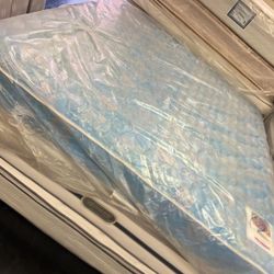 King Size Mattress And Box Spring 