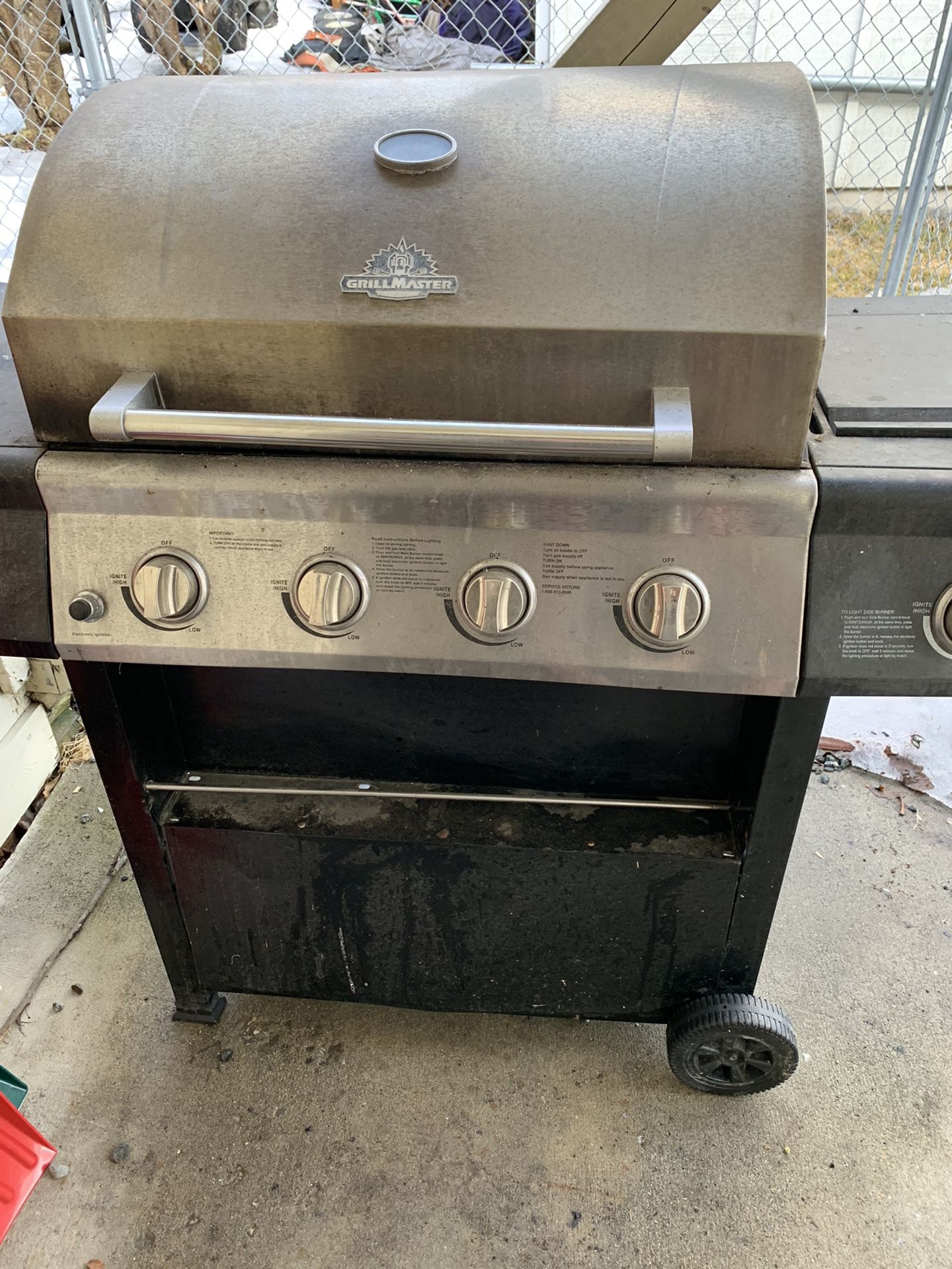 Free grill needs cleaning but works