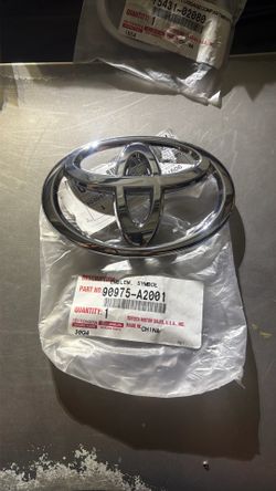 Grille Emblem (Front) - Toyota (90975-A2001)