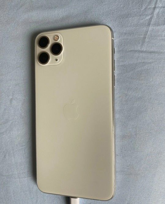 iPhone 11 pro max unlocked working with any carrierâs for Sale in Boone 