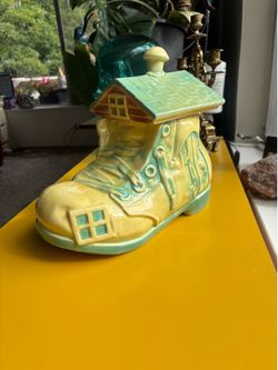 “Woman who lived in a shoe” Cookie Jar