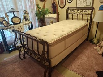 Twin bed with sleigh head and footboard frame