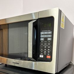 Toshiba Countertop Microwave 