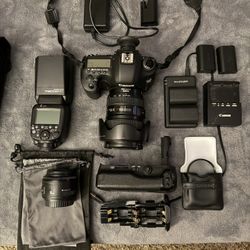 Canon EOS 5D Mark III Pro Bundle - EF 24-105mm L, 50mm, AC Studio Power & Anti-Theft Lowepro Bag