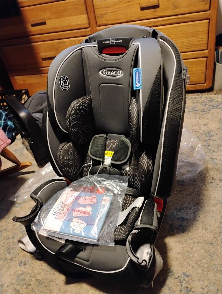Graco Slim fit 3 In 1 Carseat
