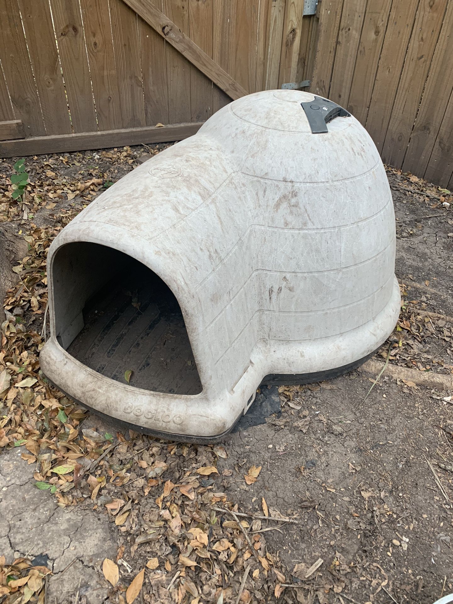 Dog igloo house