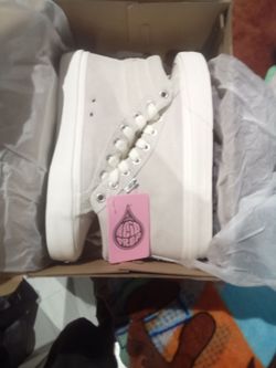 Straye skate shoes High top Venice new! 9