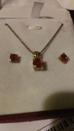 Beautiful Ruby set dint see any jeweler stamp
