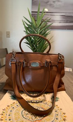 Micheal Kors brown leather purse