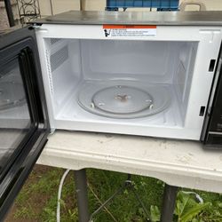 Midea countertop microwave oven,