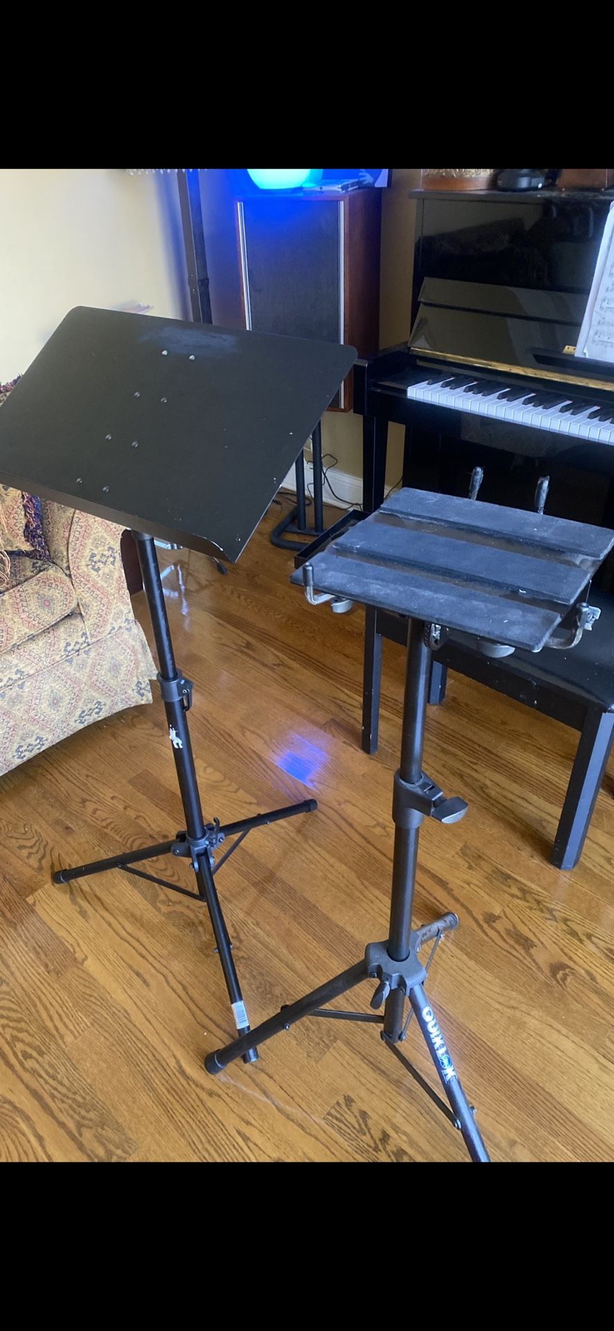MUSIC STAND