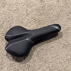 Bike Saddle - Oval Concepts 300W